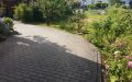 Hofseite und Garten rechts