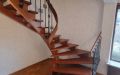 11 EG Treppe ins OG