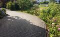 Hofseite und Garten rechts